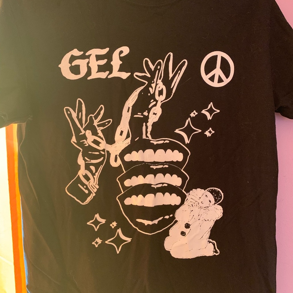 Gel hardcore black tee.
